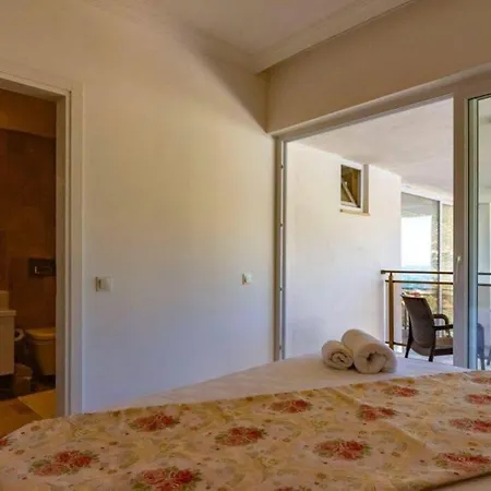 Vuslat Apart-top Floor Duplex With Pool Kalkan